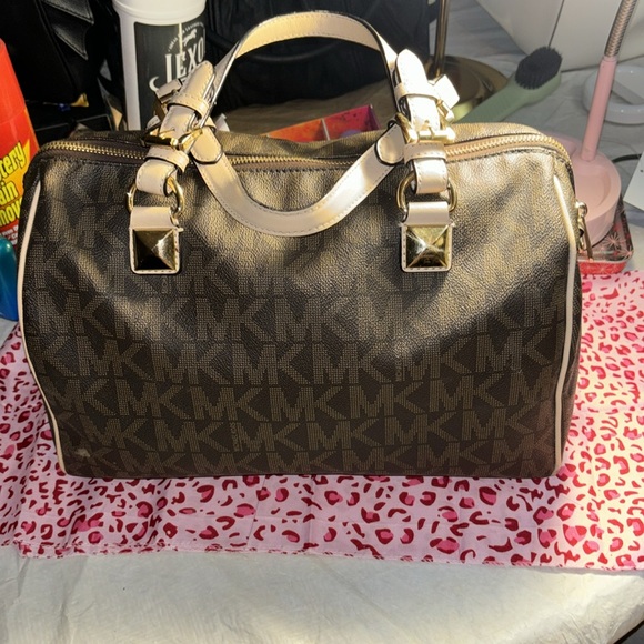 EUC MK hand bag. Can be a crossbody with a long strap. Long strap not included. - Picture 2 of 16